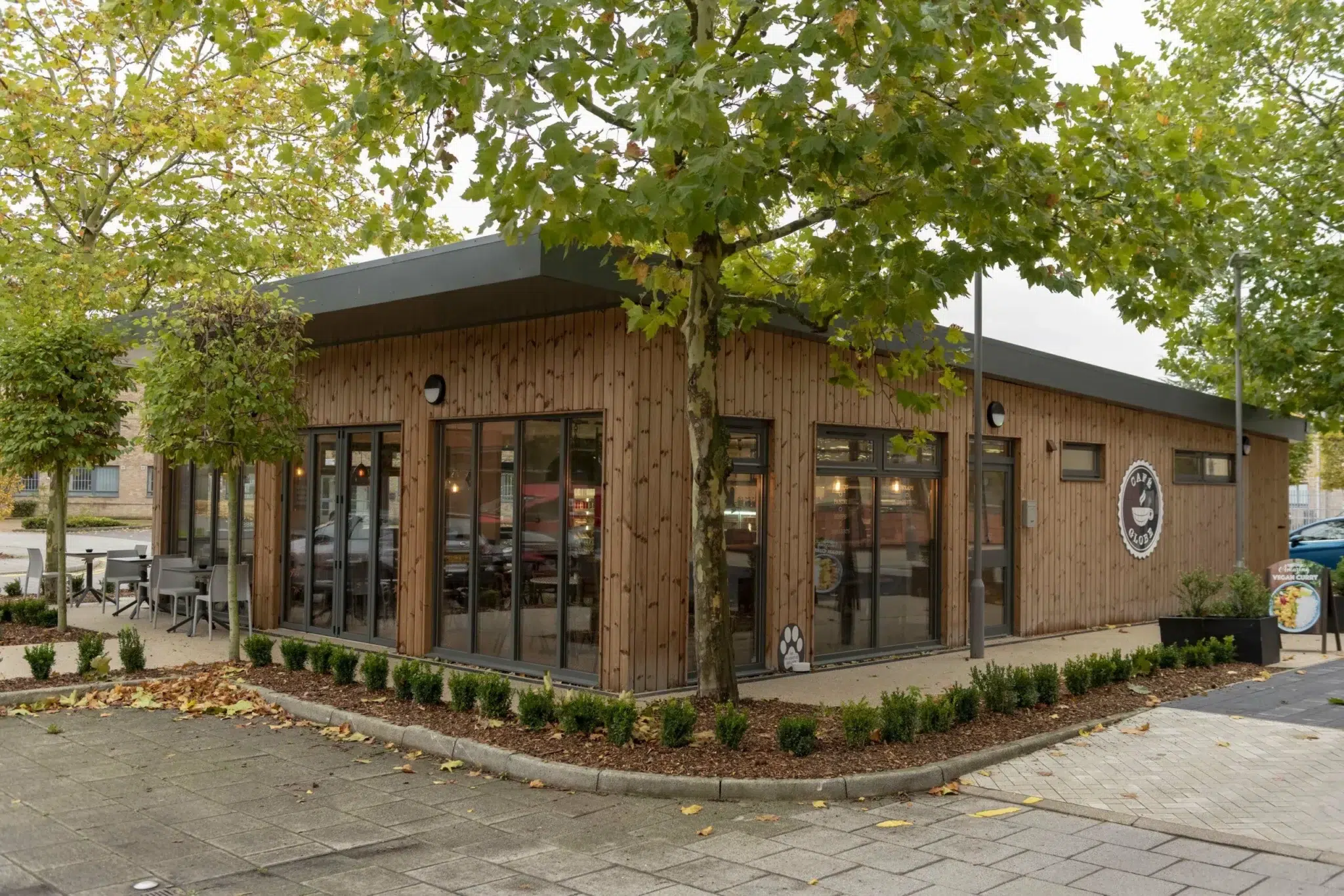 Globeside Cafe showing the court side