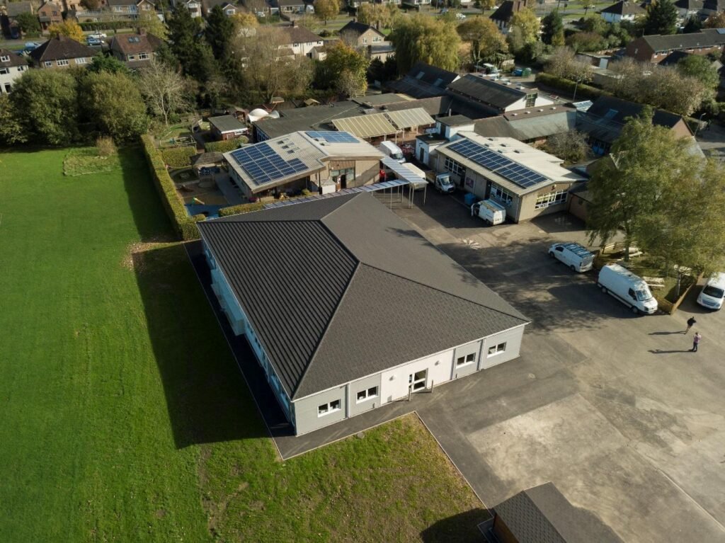 West Kidlington Primary School modular classroom block â Modulek Exterior of modular classroom block at West Kidlington Primary School with modern design and landscaped surroundings